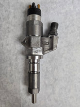 Load image into Gallery viewer, 0-445-120-008 BOSCH INJECTOR| FACTORY REMAN| DURAMAX LLY| WITH CORE CHARGE
