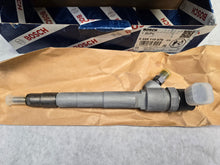 Load image into Gallery viewer, 0 445 110 675 NEW BOSCH CR Fuel Injector fits Engine