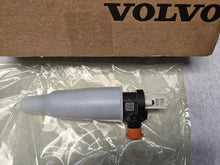 Load image into Gallery viewer, 22378580 VOLVO INJECTOR D13 | NEW | $480 + $120 CORE CHARGE